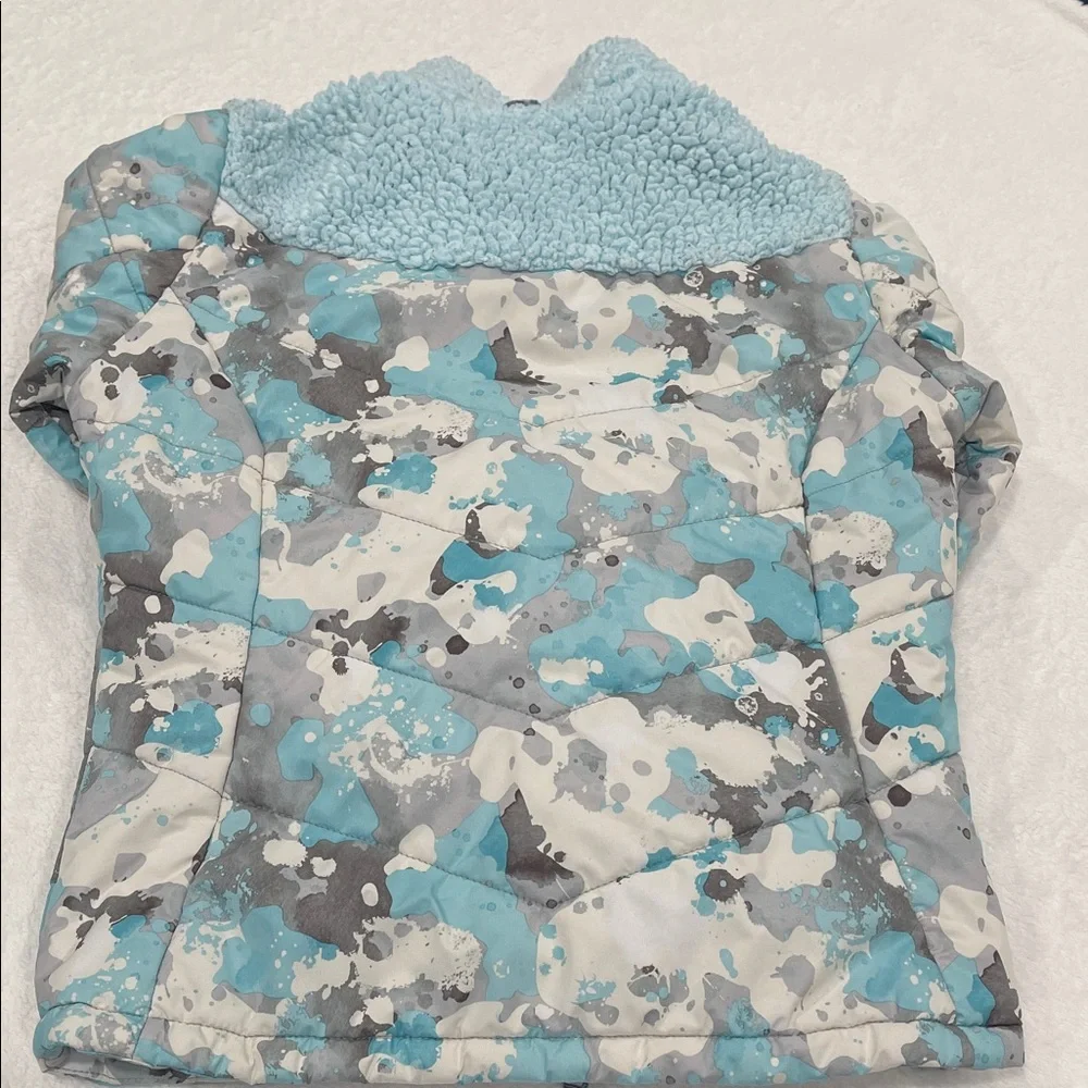 Gerry Weber Kids Puffer Jacket in Blue and White. Preloved